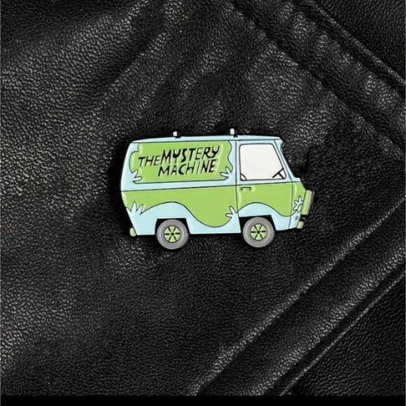 MYSTERY Machine van pin badge alloy Brooch - Picture 1 of 7